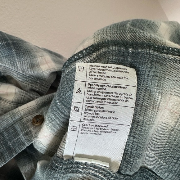 Carhartt women’s rugged flex flannel long sleeve plaid shirt - Picture 5 of 6